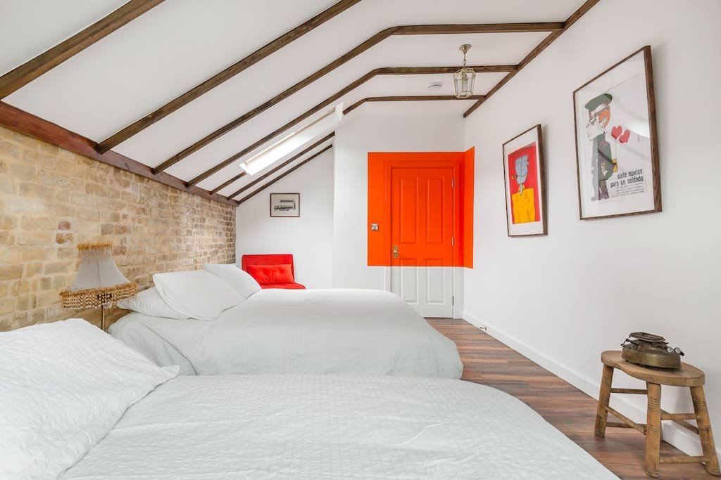 Magnificent House – Up To 22 Guests + PATIO – Tube gallery image 4