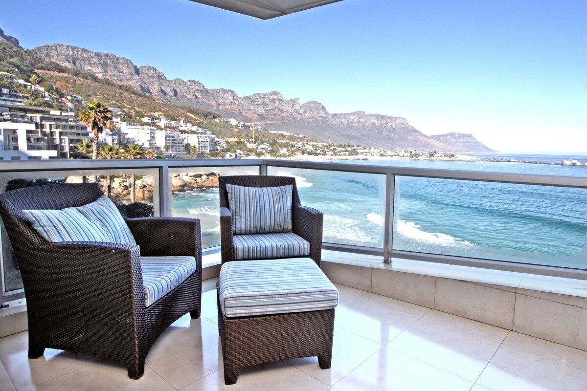 Clifton Views – Elegant Apt with pool & sea views gallery image 5