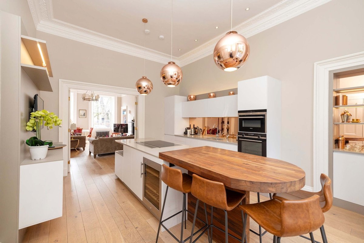 Ultra Luxe Home near Princes Street gallery image 2