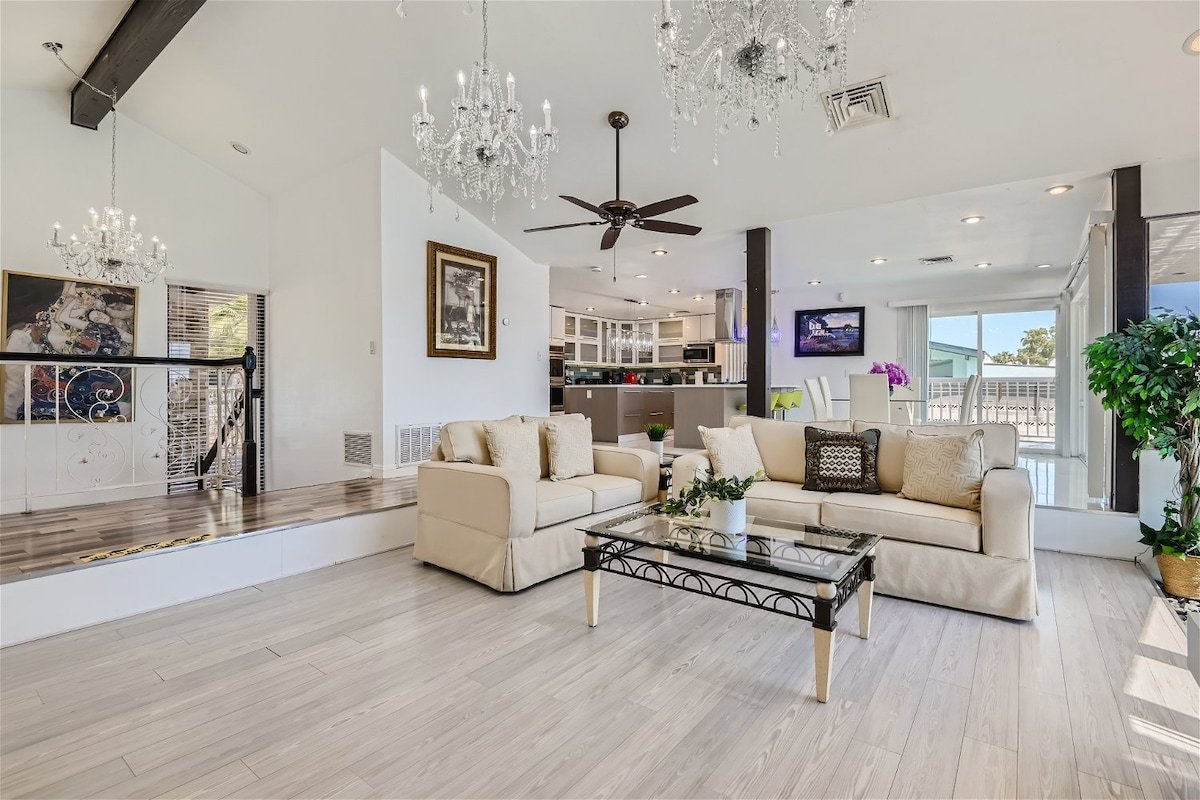 Elegant & Unique 2 story house gallery image 3