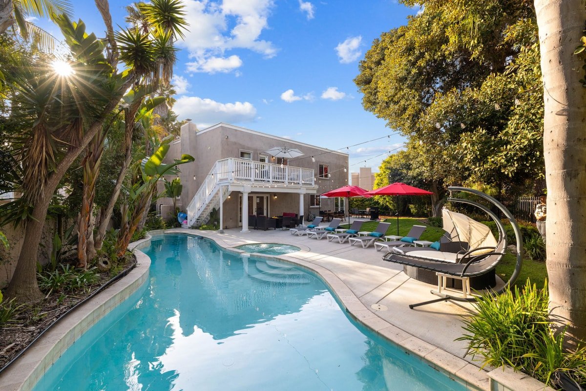 Oceanview Luxe Retreat | Rooftop Patio Heated Pool gallery image 5