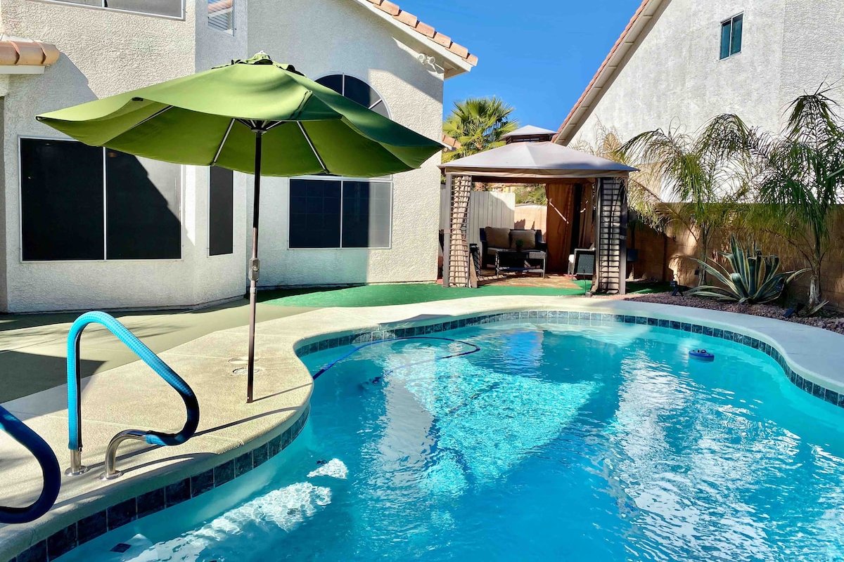 Elegant 5br Estate 6m 2 strip w pool & pool table gallery image 2