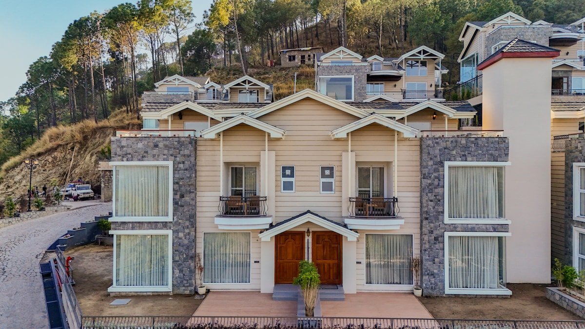 Luxe Hilltop Retreat W/ Indoor bar & Terrace