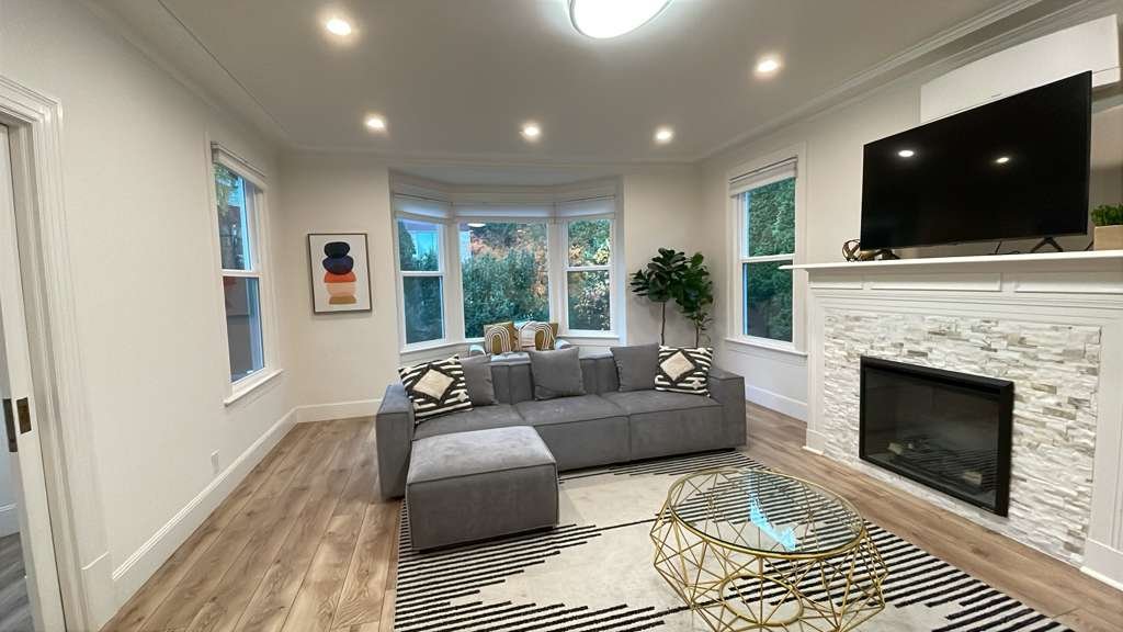 Elegant 6BR Millionaires Row Retreat Near Downtown gallery image 3