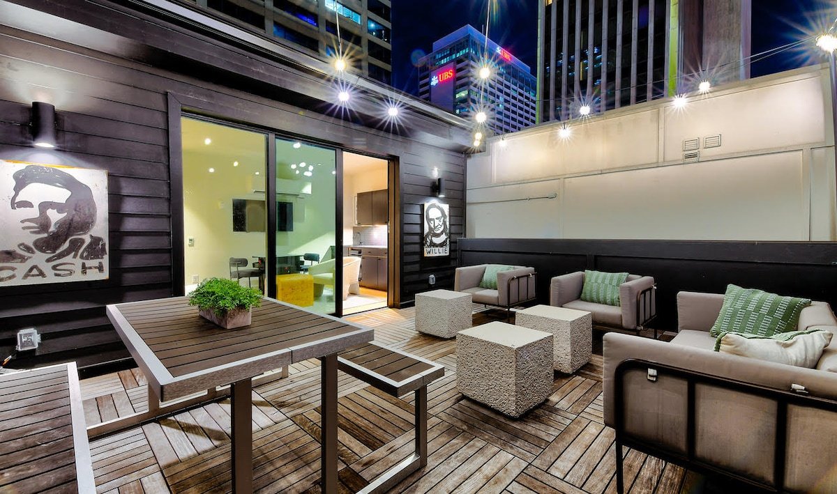 4BR DT Loft w/ Rooftop | Walk to Broadway! 10 Beds gallery image 2