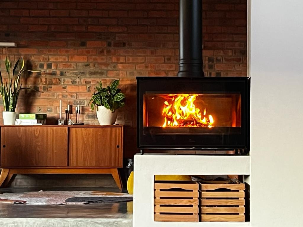 Newly renovated family home with beautiful views gallery image 3