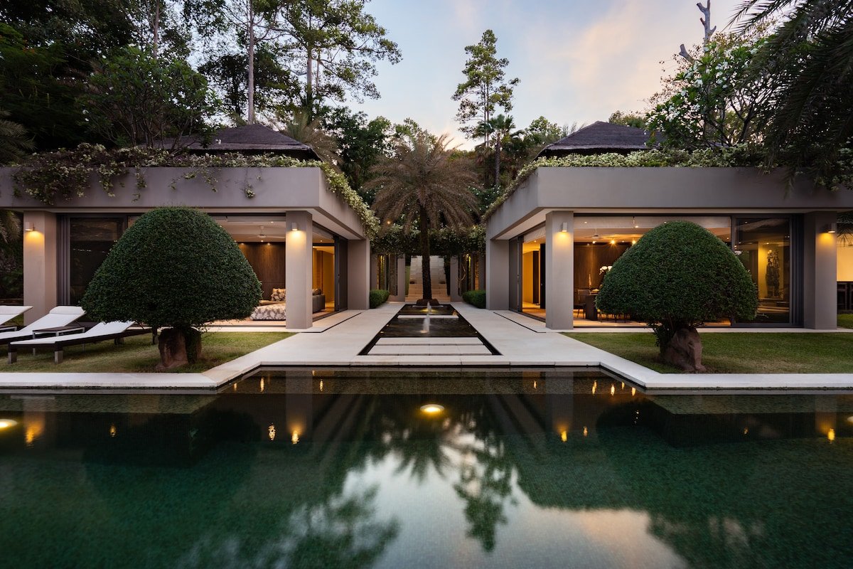 Sangsuri Villa 3: Chef, Full Service, Beachfront