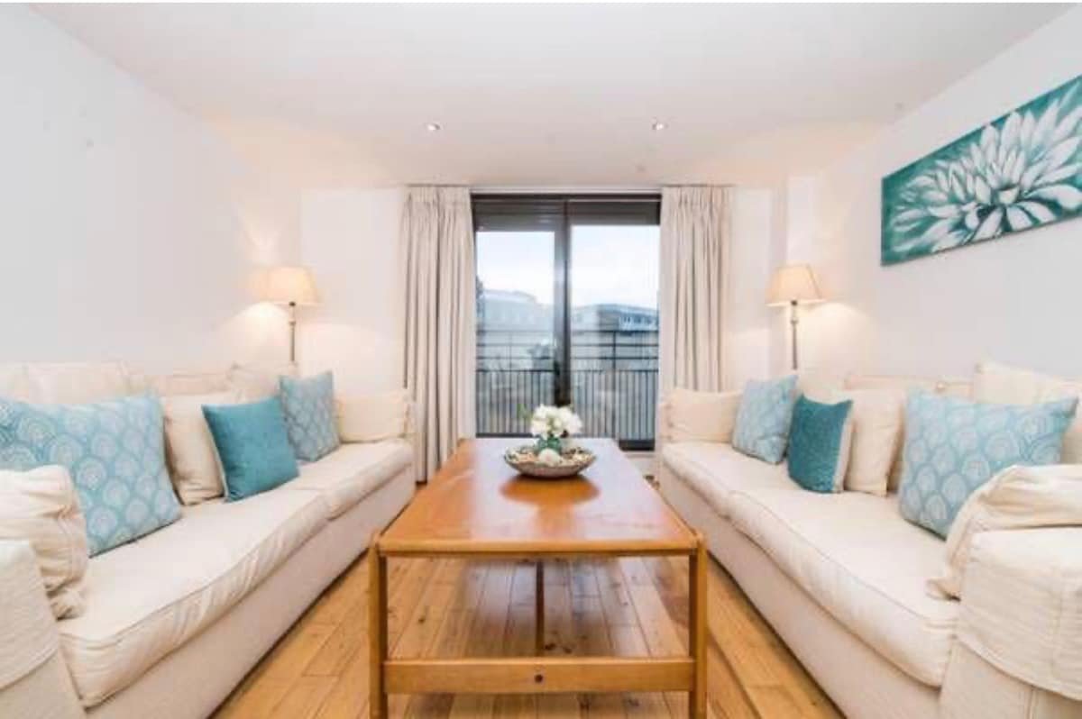 Bespoke 2 bed in Gloucester Road with car parking gallery image 2