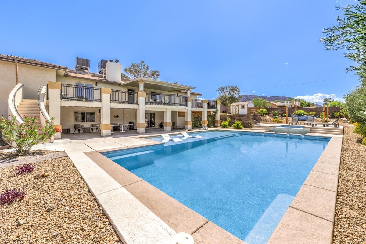 5BR, Amazing Saltwater Pool, Hot Tub, Pool Table gallery image 3