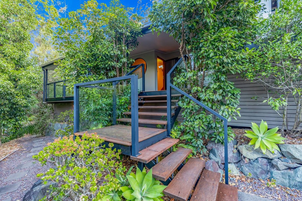 Opulent Oasis: Exclusive Getaway for 9