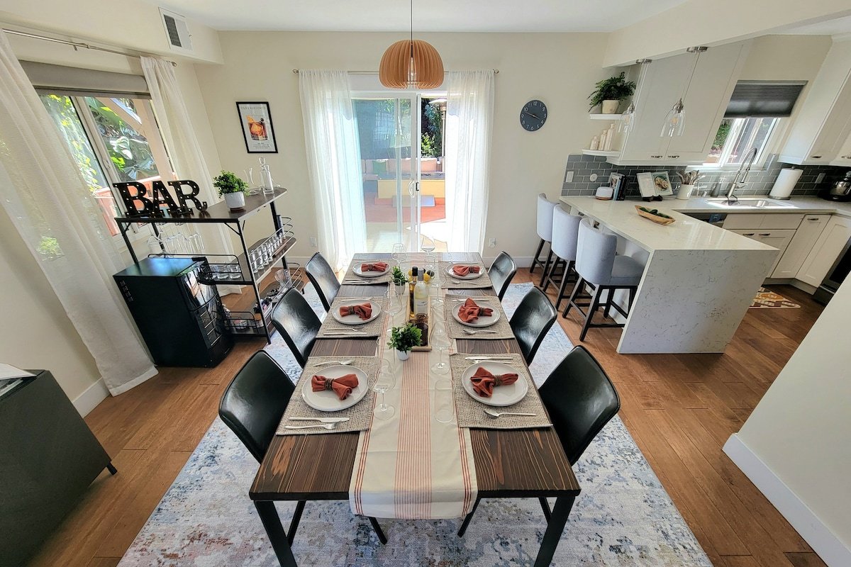 San Diego Oasis w/Hot Tub, Gym, Outdoor Movies! gallery image 3