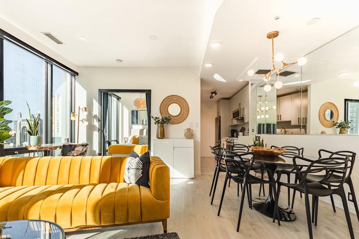 Perfect Downtown Location 2 BR/1 BA, Views & AC!