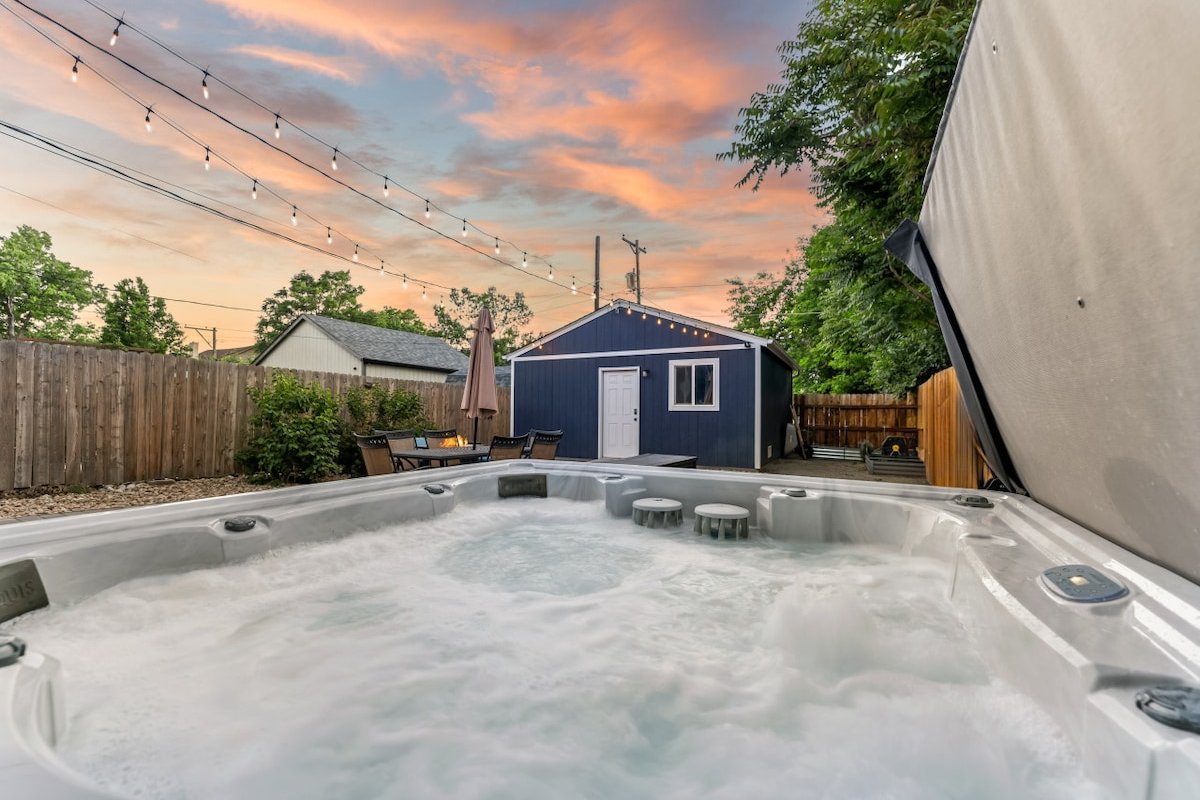 Entire 3BR House w/ hot tub, free parking, RINO/DT gallery image 5