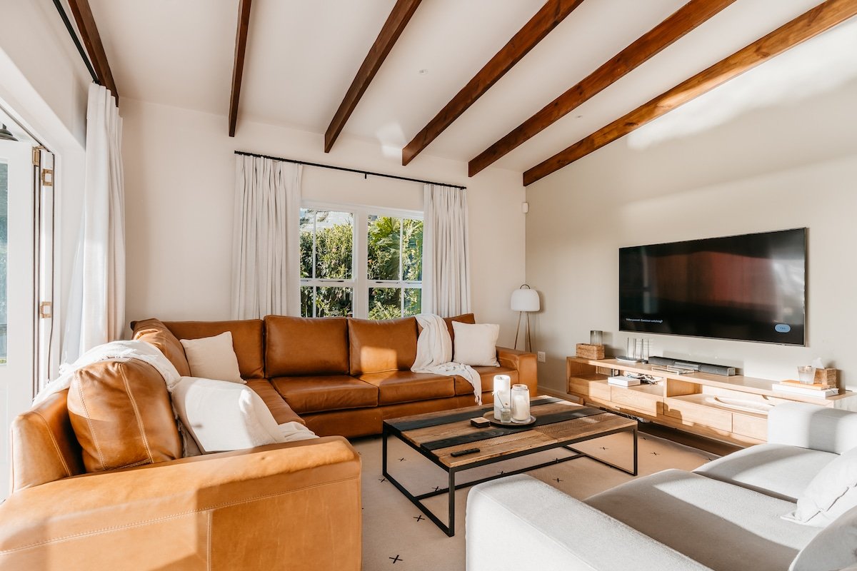 Noordhaven Villa – Hot Tub, Fire Pit and Pool gallery image 4