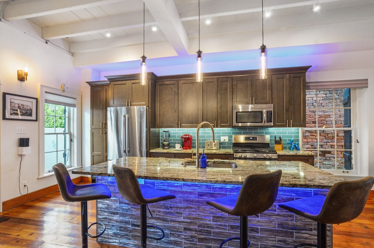 Marigny Gem 1800 sf + private yard_24-NSTR-18701 gallery image 2