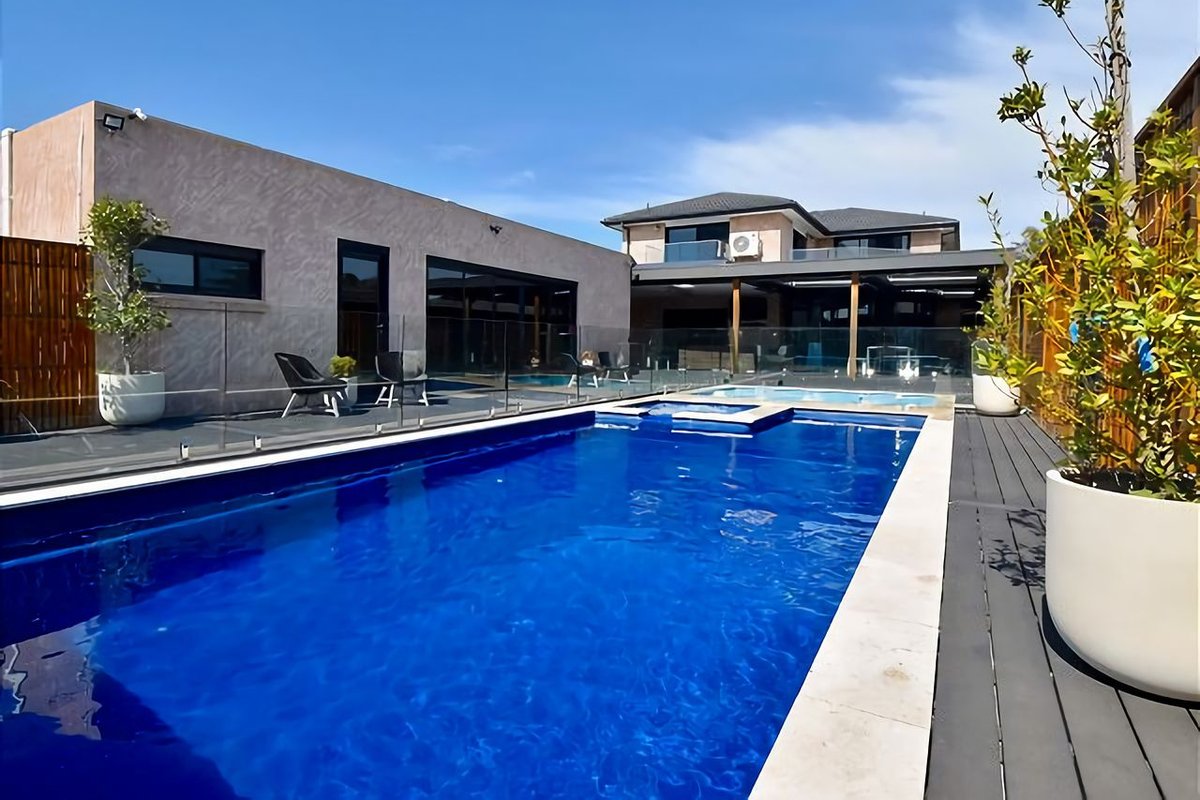 Bayside Mansion w Pool Spa and Ultimate Alfresco