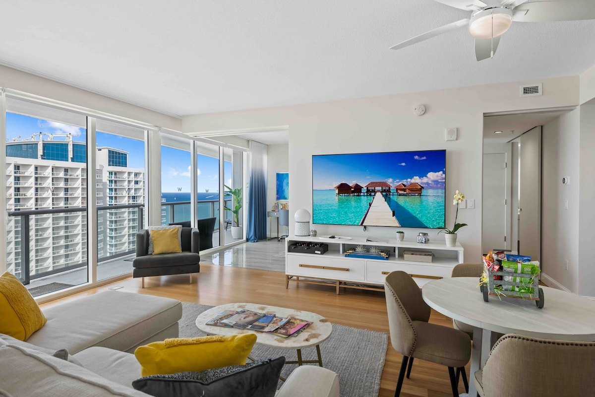 Luxury 2×2 condo, water views & hotel amenities gallery image 2
