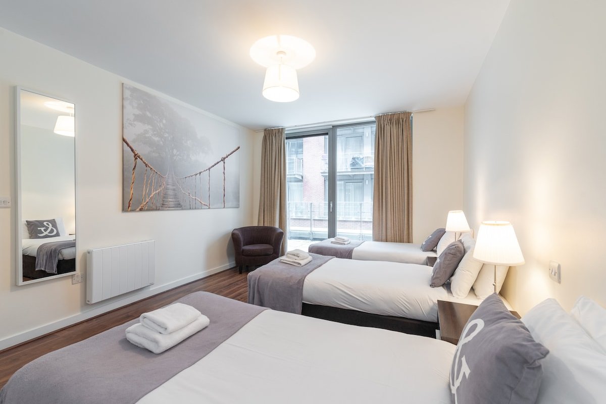 CENTRAL DUBLIN SMITHFIELD MARKET BEAUTIFUL APT 6. gallery image 5