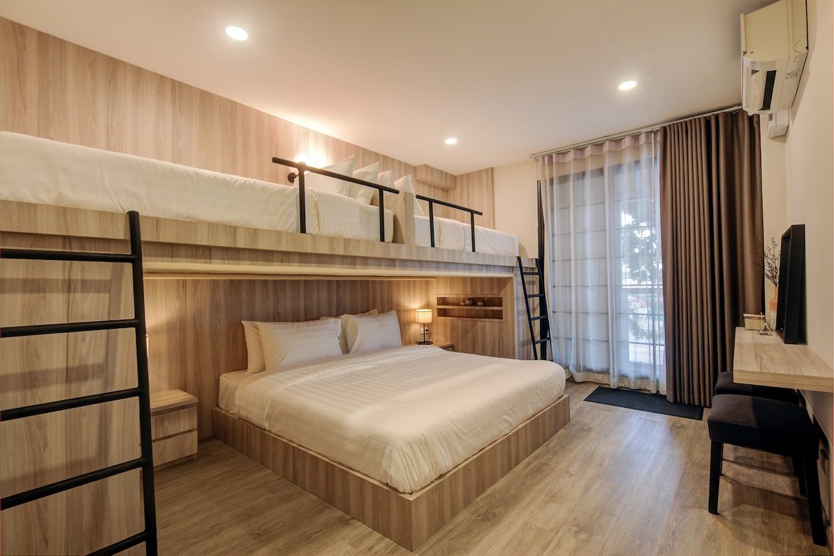 Private 6 min walk BTS ,7-11 Near by,Street food gallery image 4