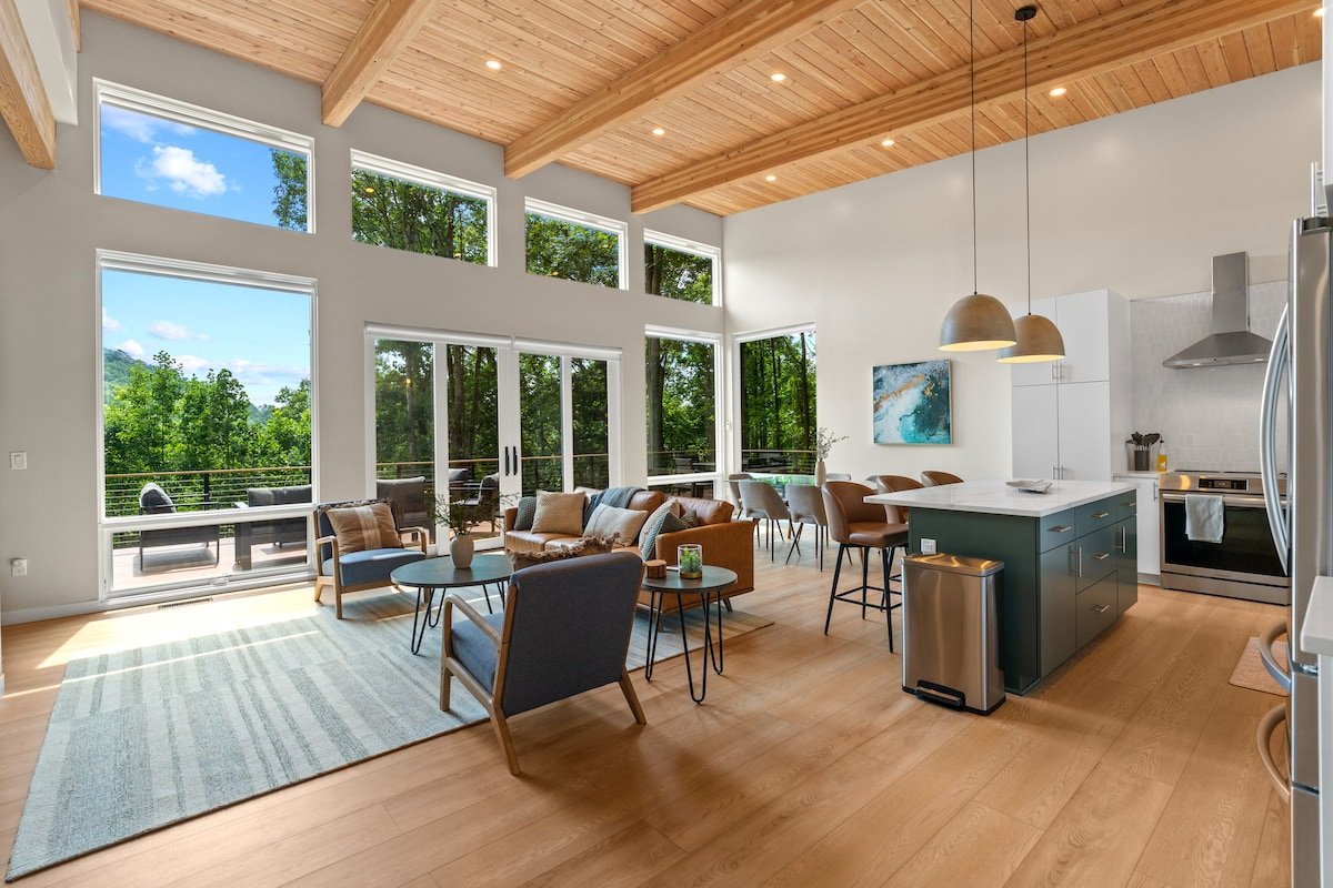 Mtn View, 3 miles to DT AVL, Fireplace, Fire Pit gallery image 3