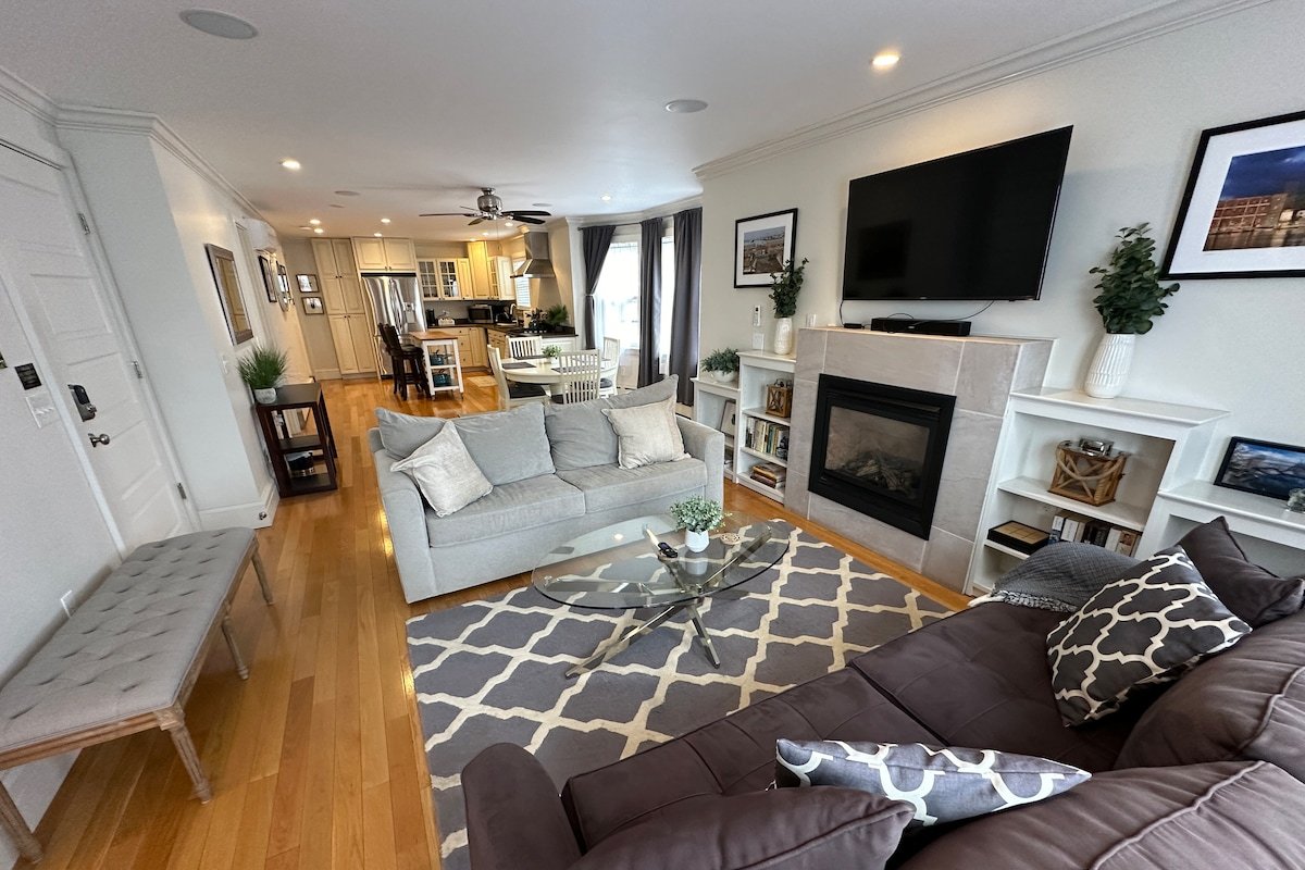 Bright and Open 2 Bed 1 Bath Apt. off Broadway gallery image 2