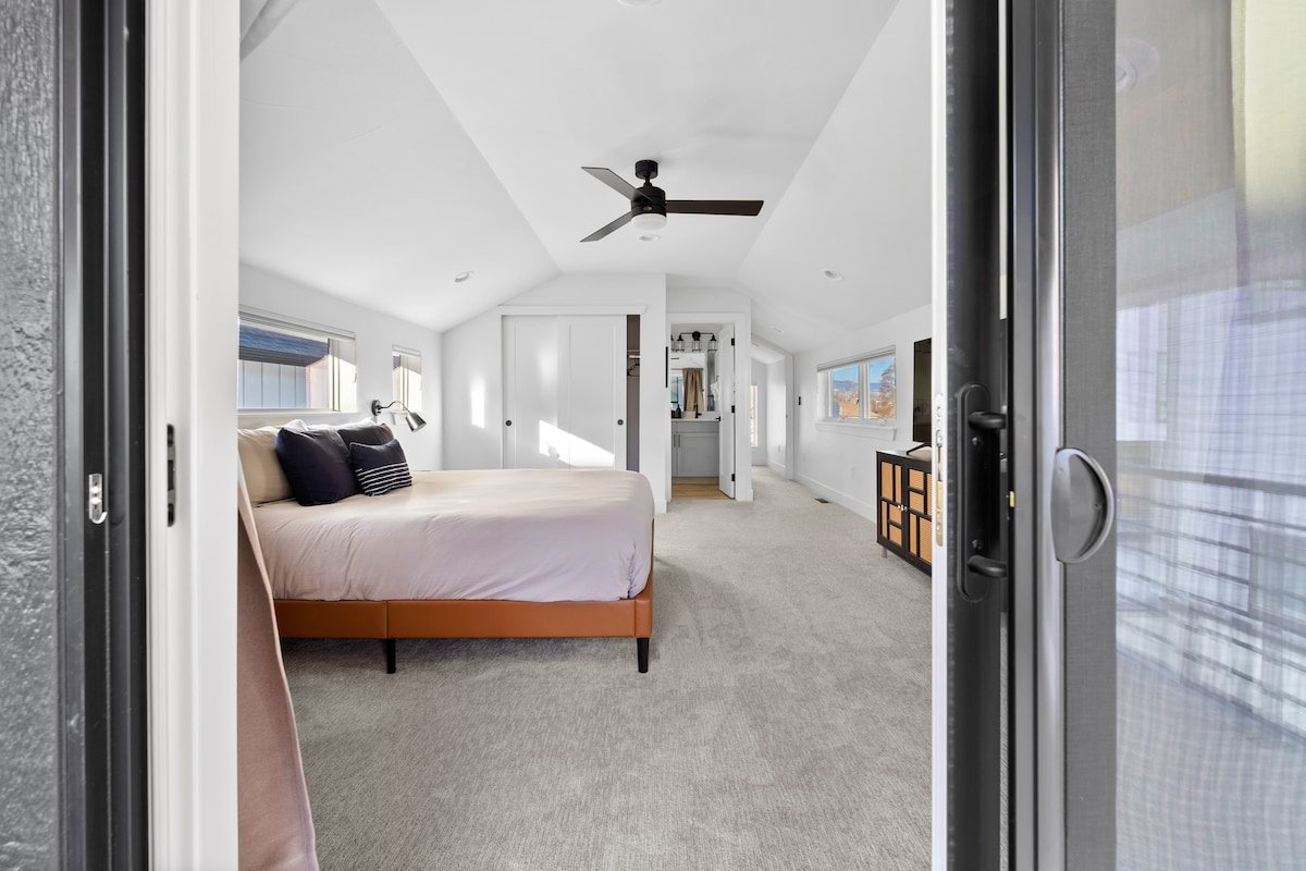 Luxury Townhome in Sloan’s Lake – No Cleaning Fees gallery image 5