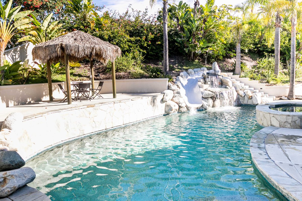 Luxurious Home w/Hot Tub & Pool + Water Slide