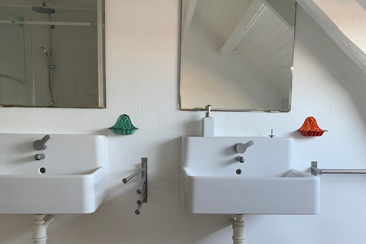 Stijlvol herenhuis met privéparking voor max. 10p gallery image 4