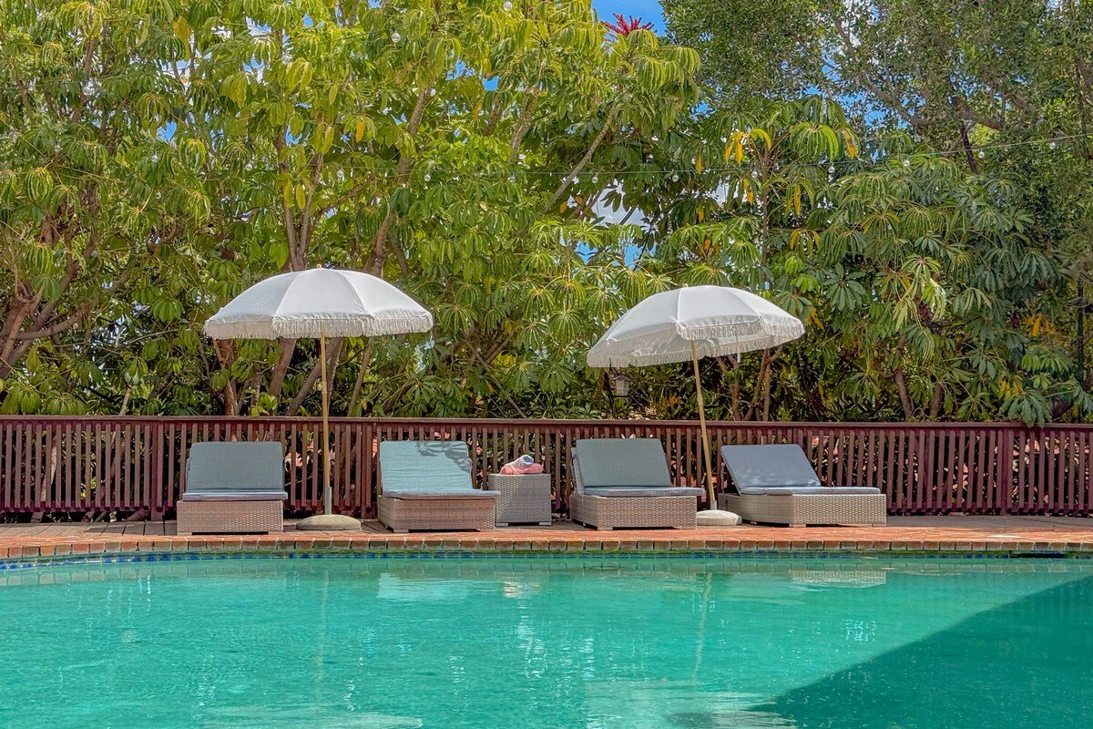 Vista Villa – Poolside Elegance with Views gallery image 3