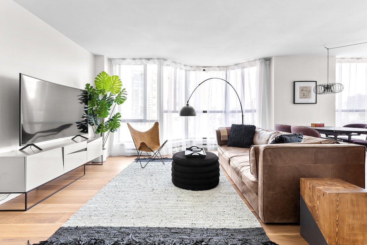 Amazing Location – 2BDRM/2BATH – right on Robson gallery image 3