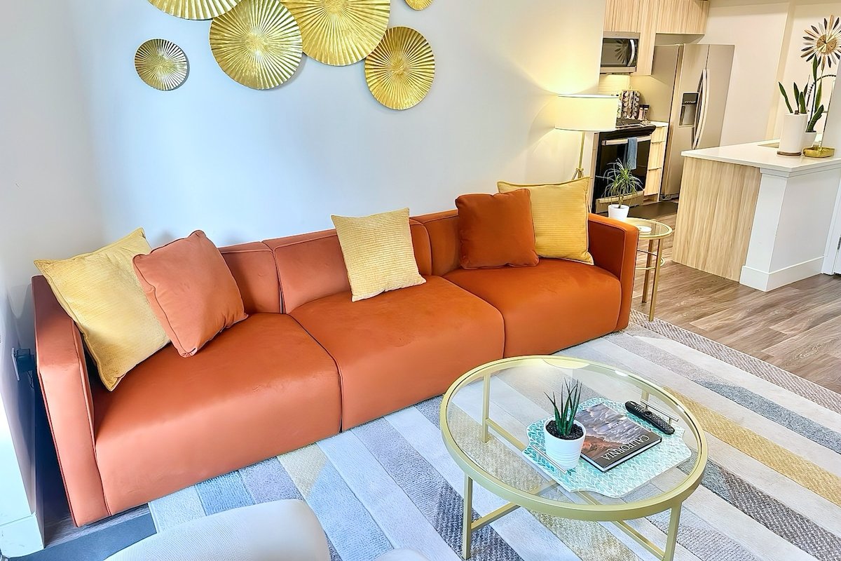 👑 2 KING BED SUITE 🌊 WALK to BEACH,PIER, PROMENADE gallery image 2