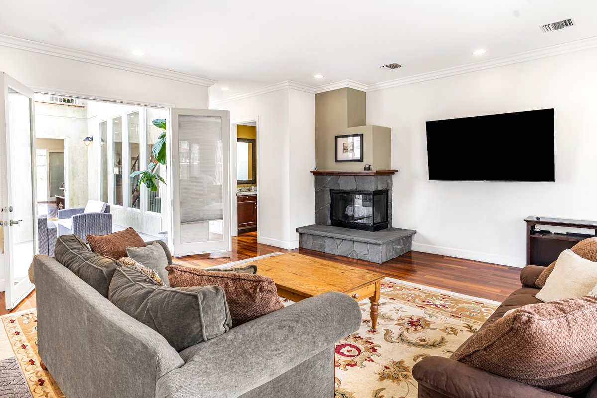 Upscale Custom-Built House | walk to Beach, Canals