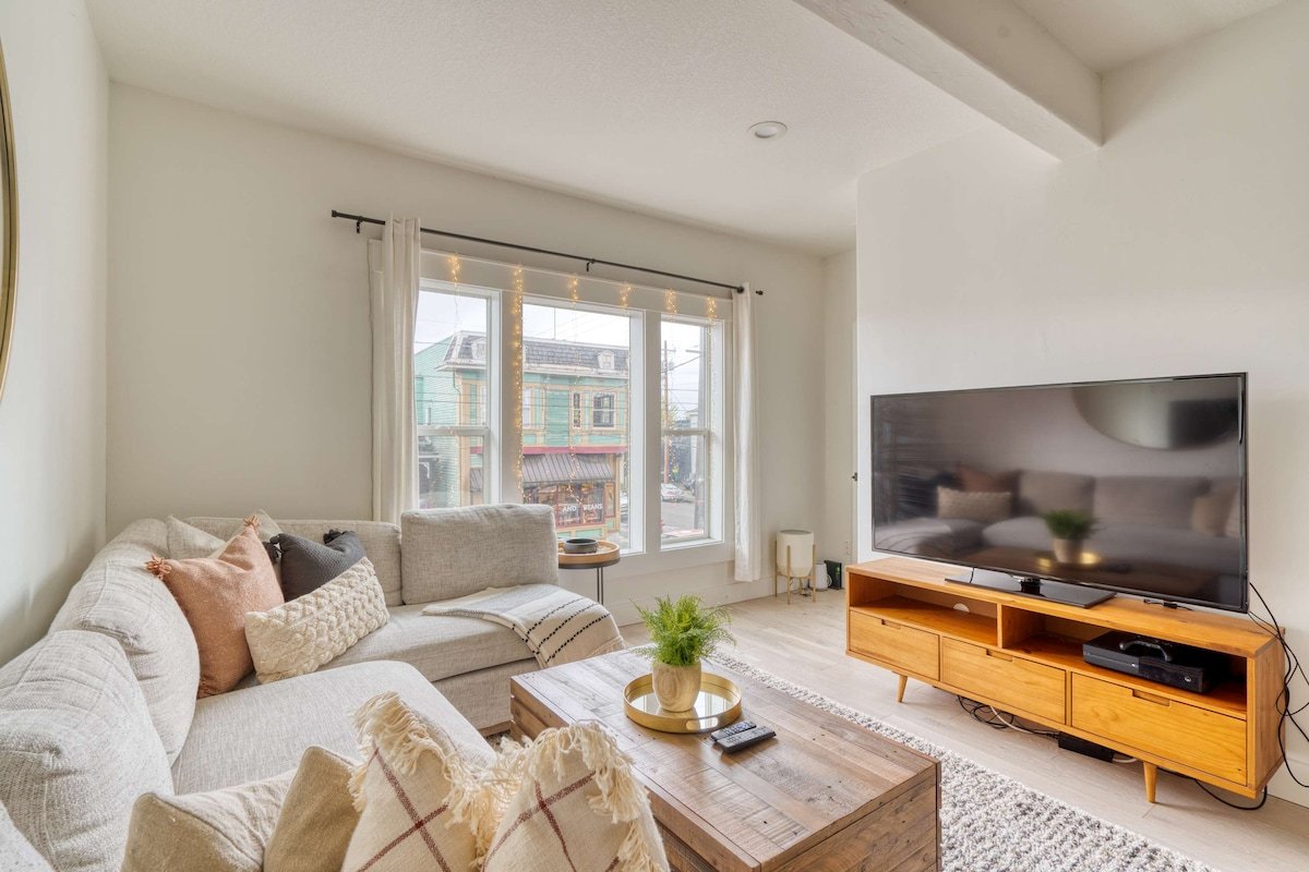 Perfect Ladd’s Addition Loft – Breweries & Bars gallery image 5