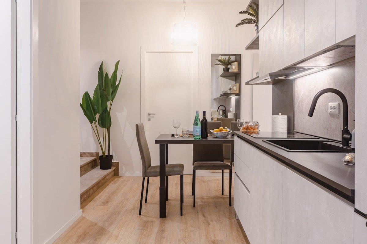 Bright & Modern 4 bedrooms Apartment in Center gallery image 4