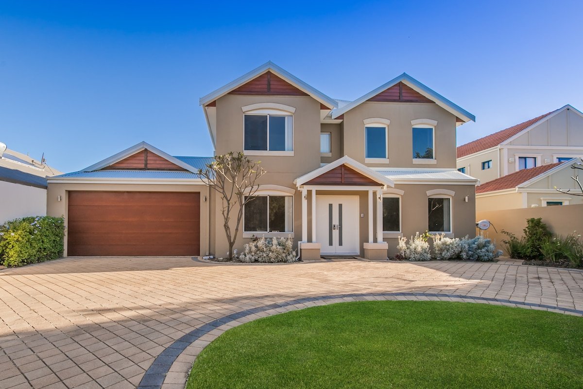 “Waterlily House”- Luxury, Canal, Jetty, Sleeps 14 gallery image 5