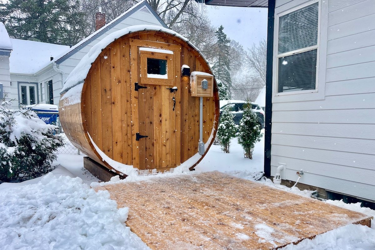 The Nordic Escape | Barrel Sauna & Walkable gallery image 4