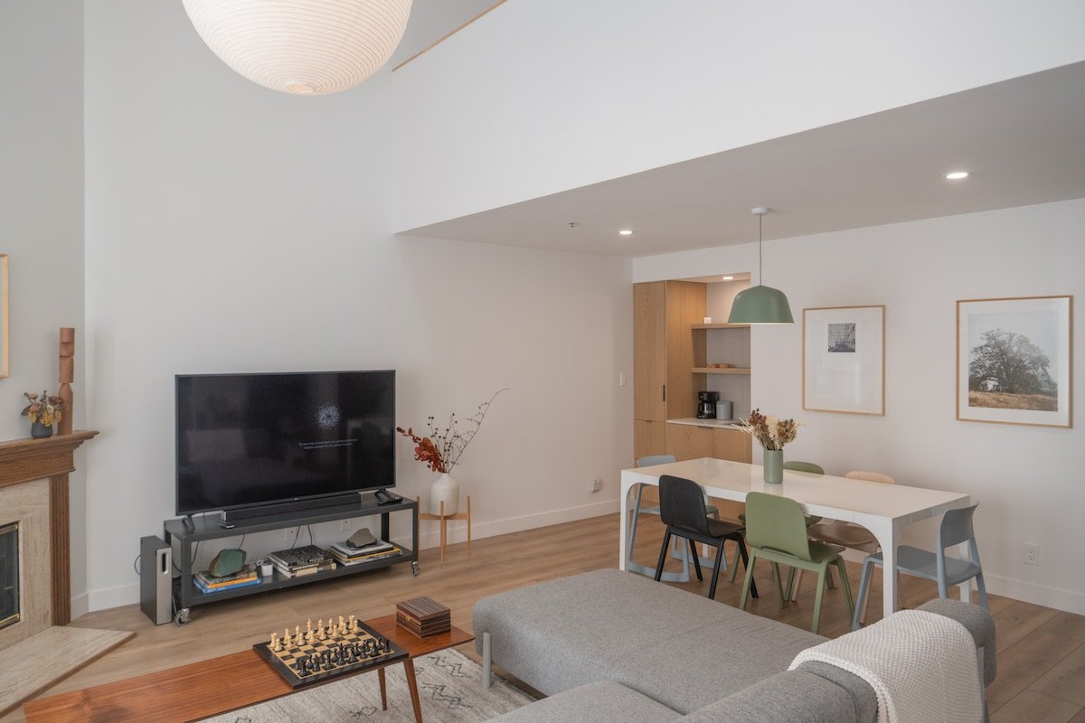 NEW! Spacious Getaway wPrivate Deck Close to Beach gallery image 4