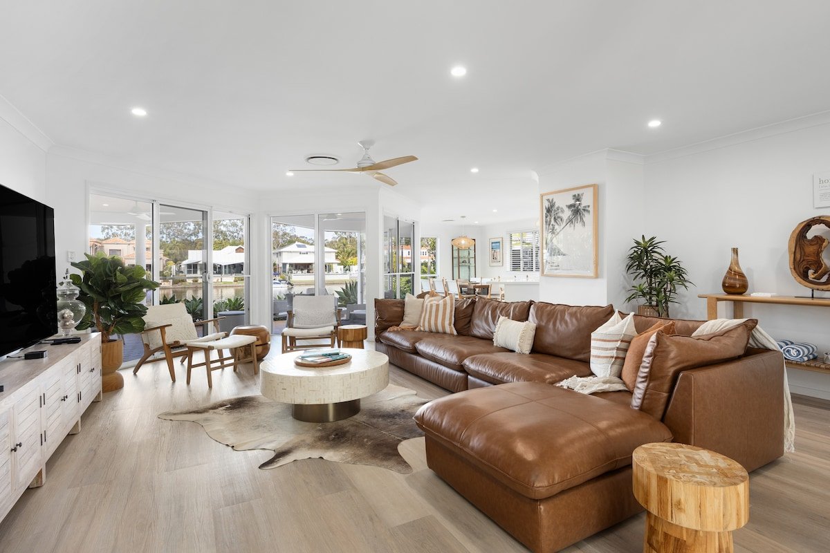 Noosa, Canal Side 4 bedroom Home With Pool! gallery image 3