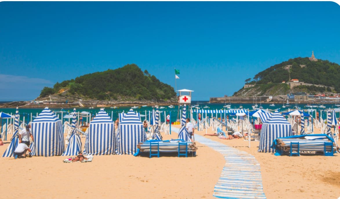 House near the Beach + garden +free parking gallery image 2