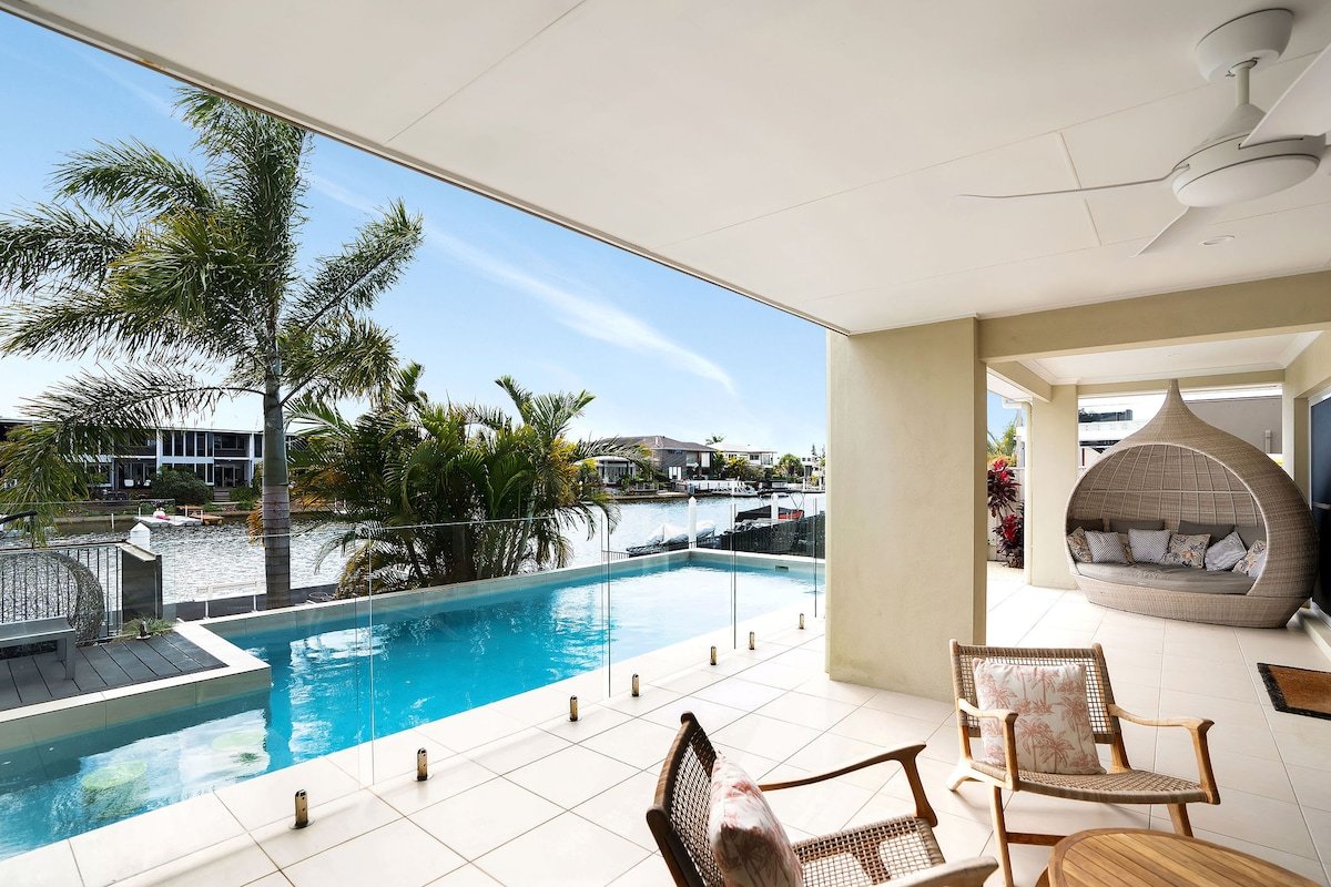 Pet Friendly & Solar Heated Pool- Canal front Home gallery image 2