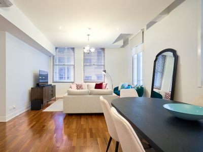 Little Collins Central Hideaway – Duplex Penthouse