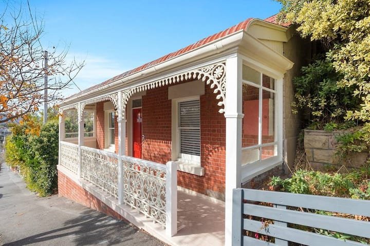 Outstanding Quality Renovation, so close to CBD. gallery image 3