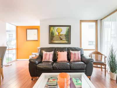 Bright, spacious city centre apt