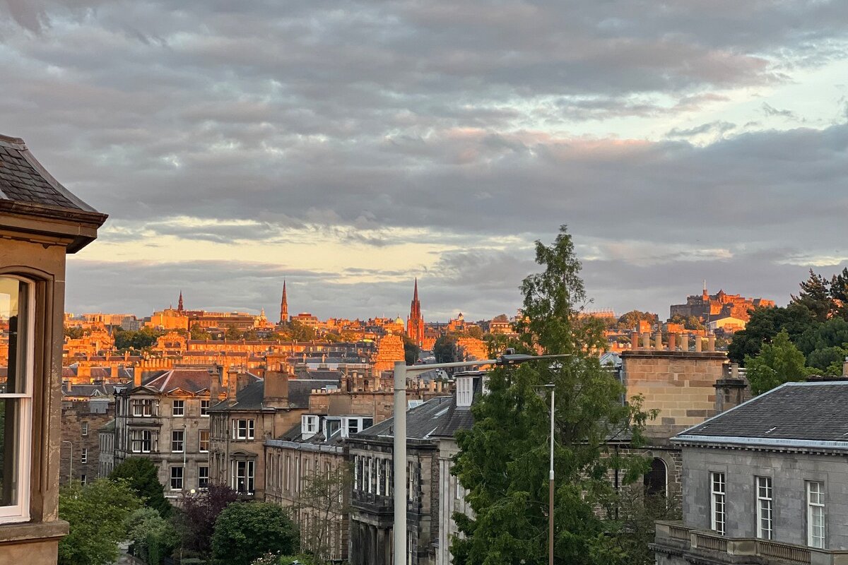 Stunning flat with castle view gallery image 4