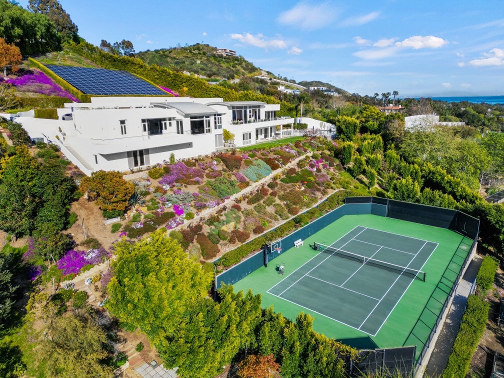 Coastal Malibu Oasis w/ Tennis, Pool & Ocean Views gallery image 3