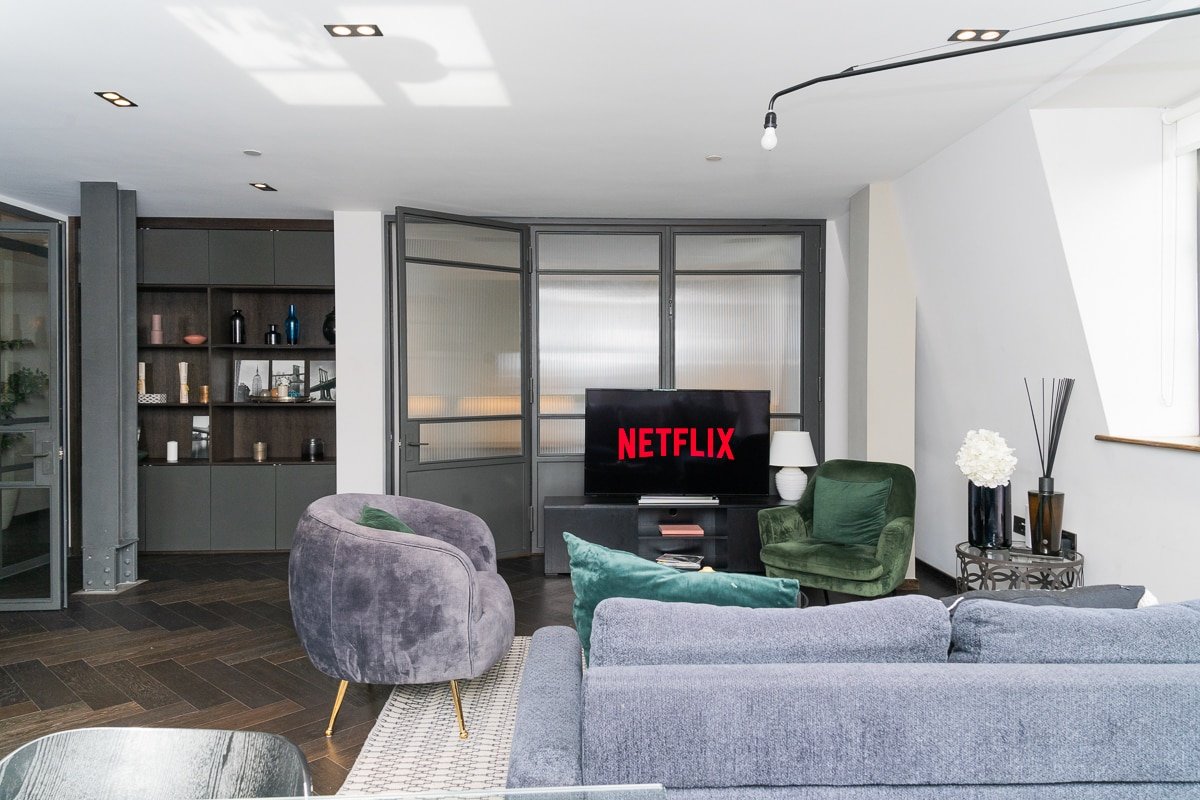 Luxury Oxford Circus 3 Bedroom apartment lift+AC gallery image 3