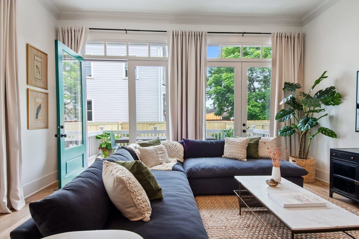 Relaxing Home | Private Heated Pool gallery image 4