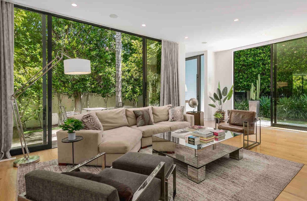 Modern Oasis. Top 5%. Walk to Dine/Shop. Gated. gallery image 3