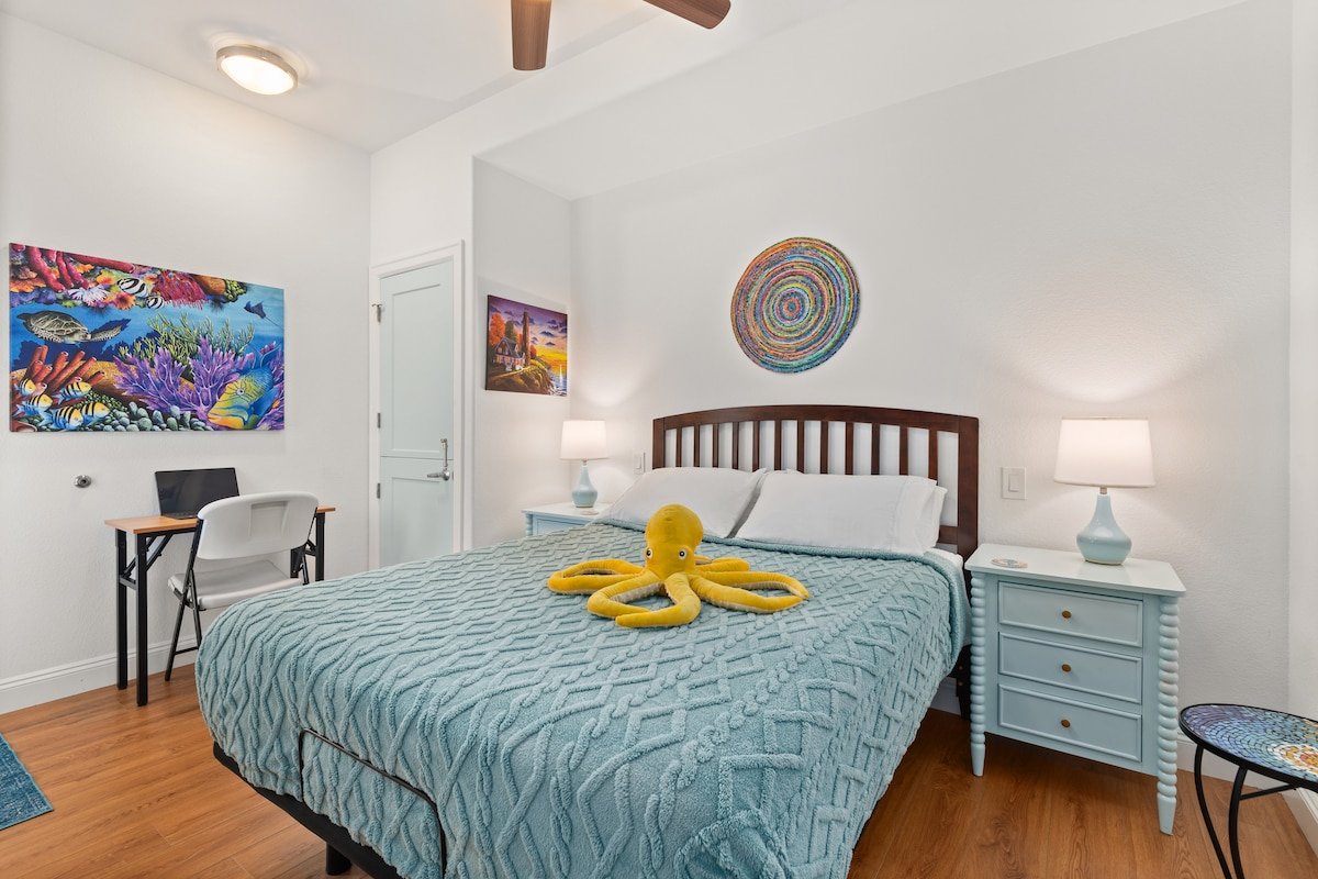 Jetted Tub, King, Steam Rm, Museum, Zoo, Sleeps 20 gallery image 4