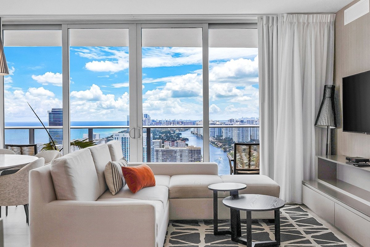 High Floor Breathtaking View Corner Unit HydeHouse gallery image 5